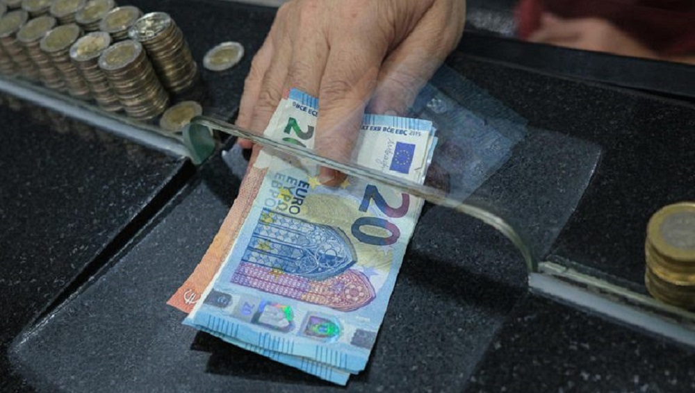 Euro prek nivelin me te ulet qe pas sezonit, Gjokutaj: Shkak pastrimi i parave